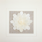 Gemütliche Wohnzimmer Deko mit 3D Blumen im grauen Rahmen - Jemento