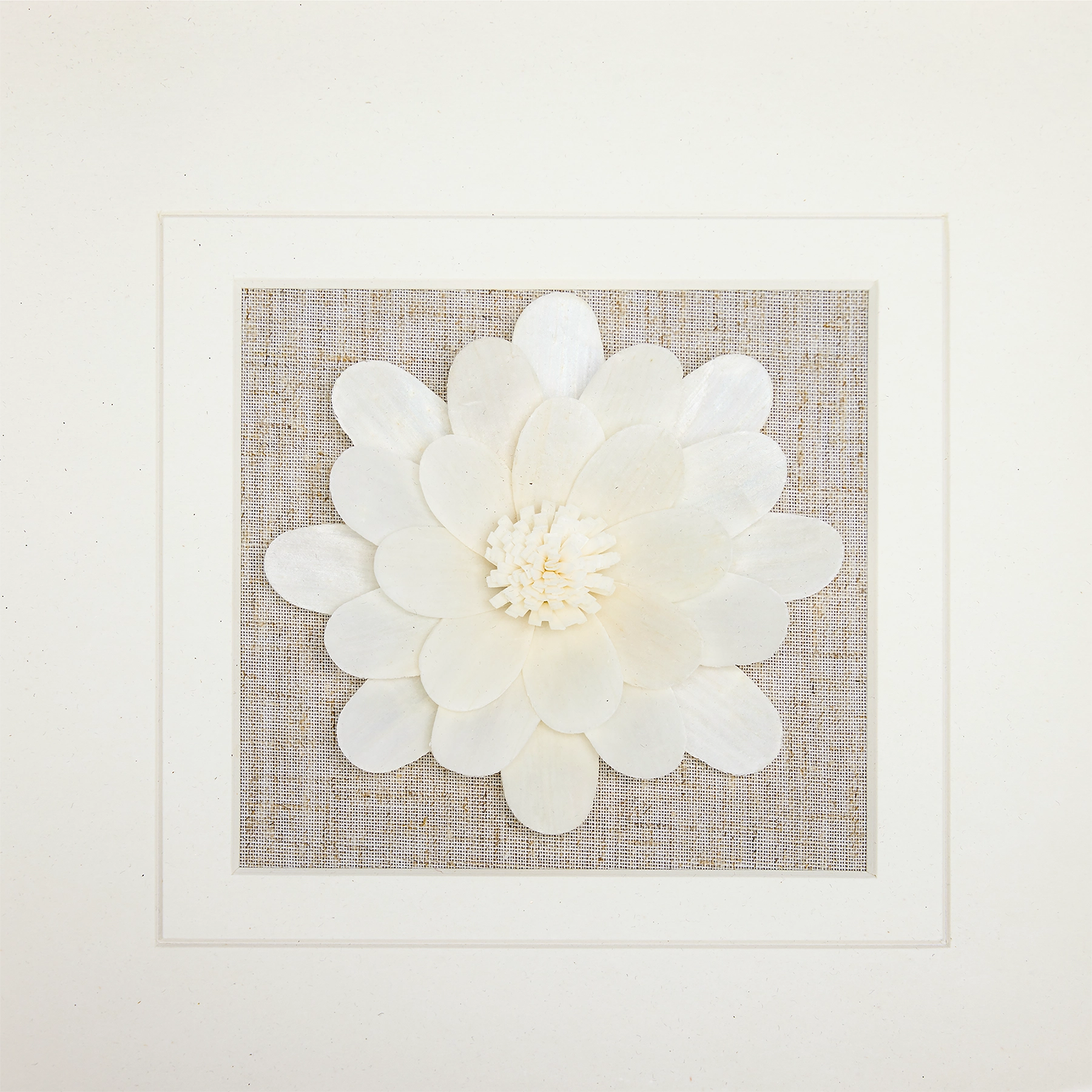 Gemütliche Wohnzimmer Deko mit 3D Blumen im grauen Rahmen - Jemento