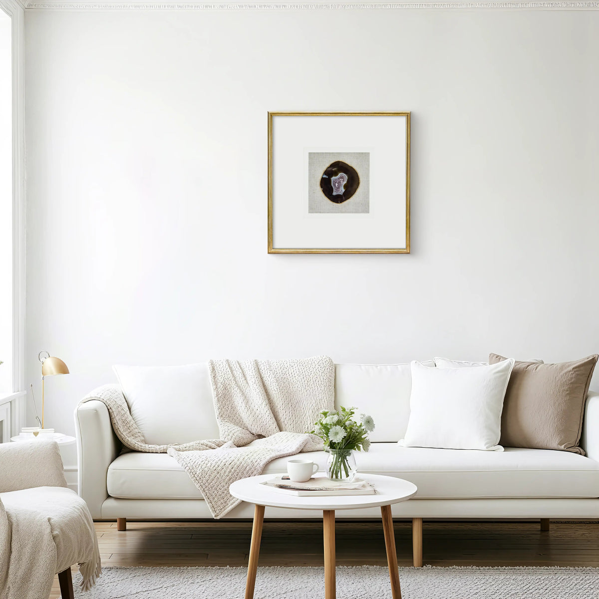 Natürlicher Achat mit Goldakzenten auf Leinen in Goldrahmen Wandbild - Jemento