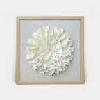 Sola - Blume - Wanddeko mit naturfarbenem Holzrahmen - Jemento